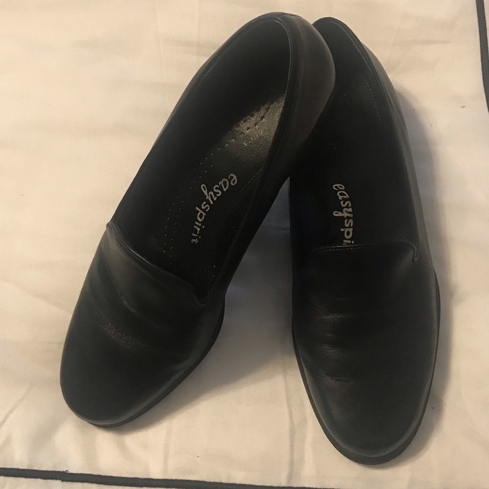 Women’s Easy Spirit Black Leather Loafer Size 8B, Like New,